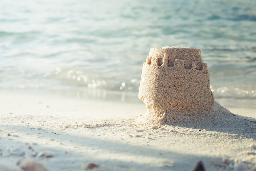 Про замок на песке: как глупые надежды и наивные убеждения портят нам жизнь
